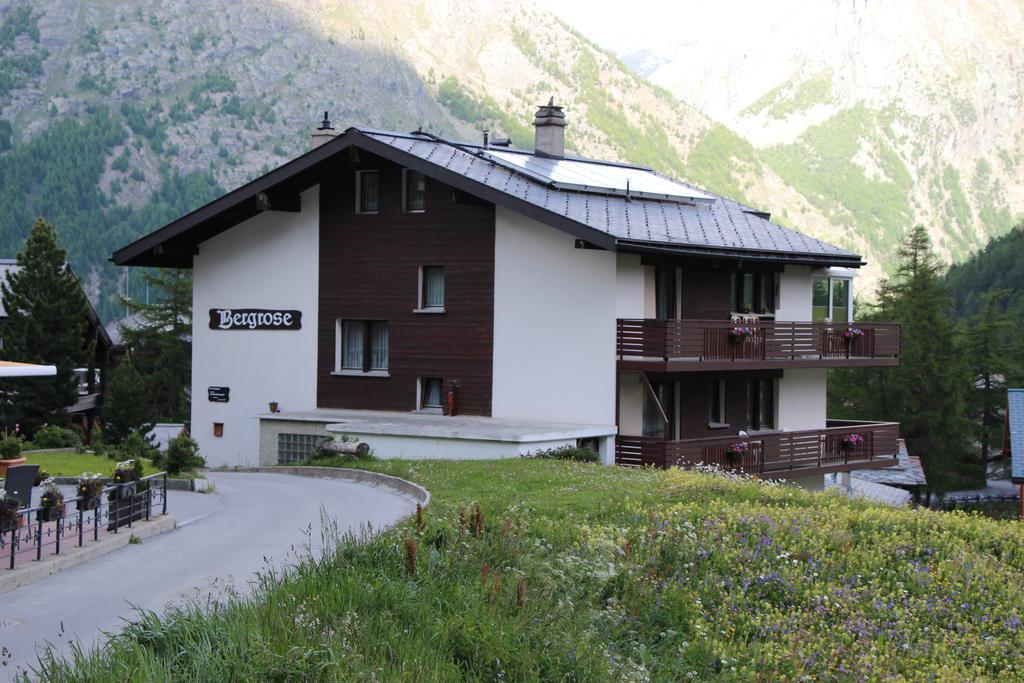 Apartments Bergrose Saas-Fee Cameră foto